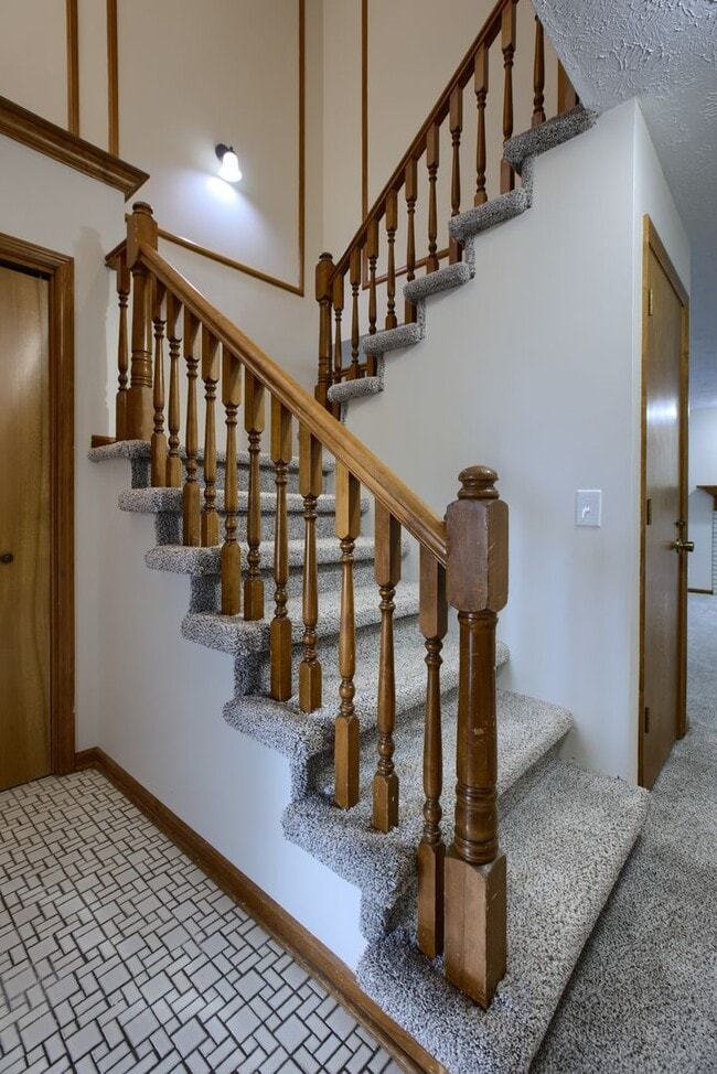 Photo - 2 Bedroom Bellevue Duplex!!