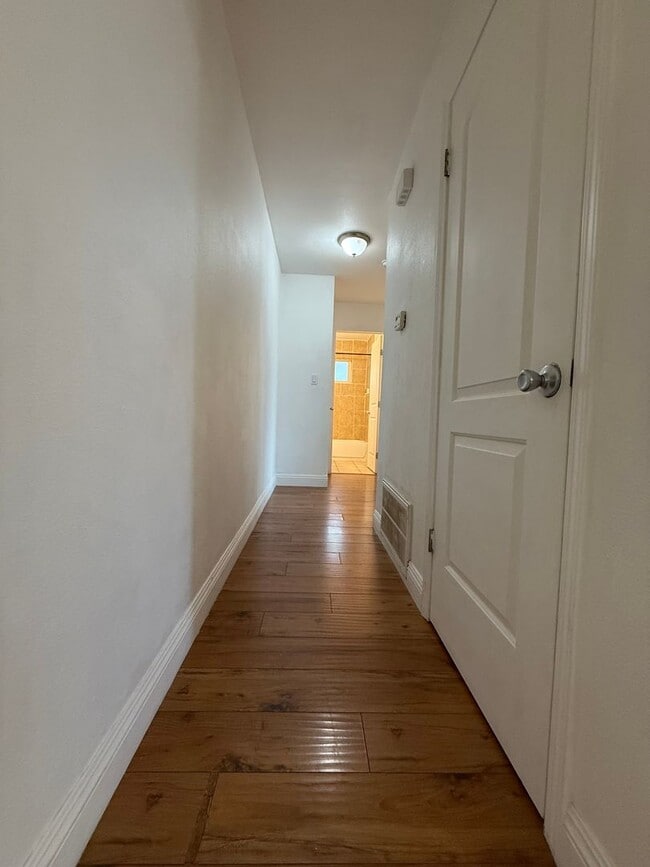 Photo - Charming 2-Bedroom Condominium for Rent in Gated Community!**