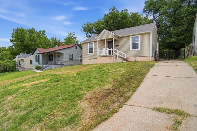 Photo - 1305 Bellevidere Dr