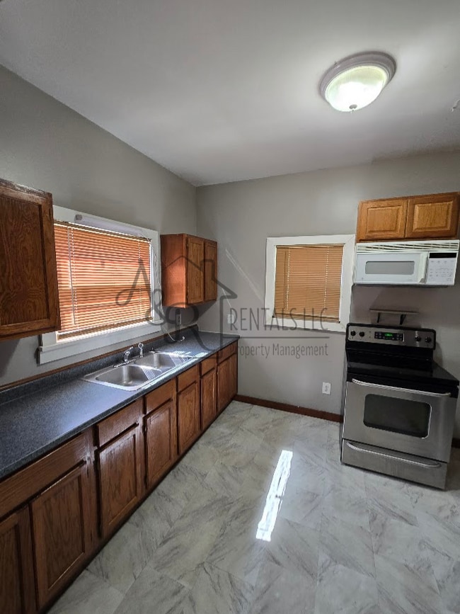 Photo - 103 E 17th St