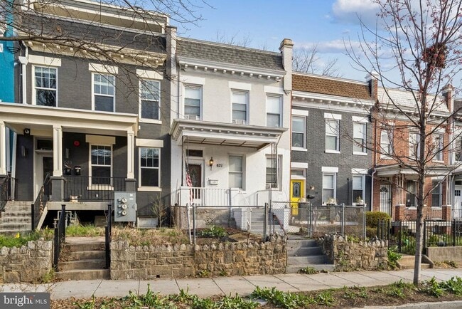 Photo - 621 Kenyon St NW
