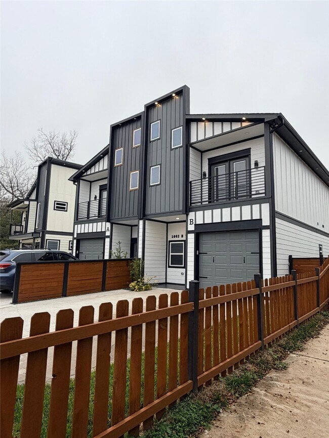 Photo - 1002 Natchez Ave