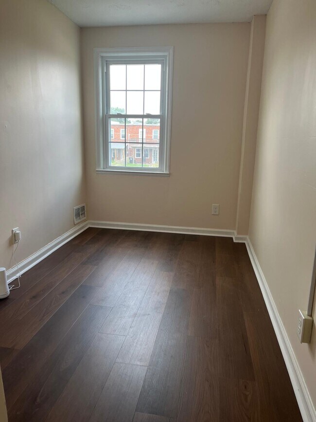 Photo - 7452 Lawrence Rd