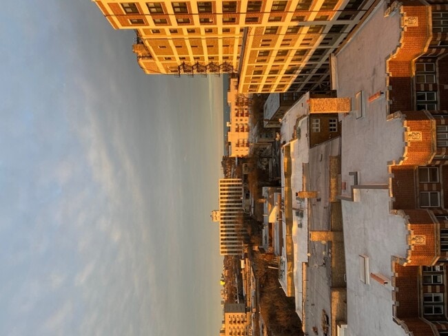 Building Photo - 1263 W Pratt