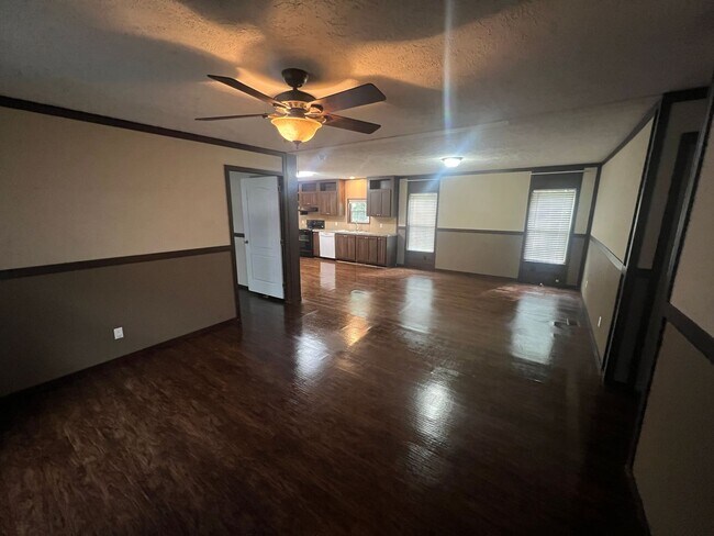 Building Photo - Newer mobile home on private lot-6255 Mali...
