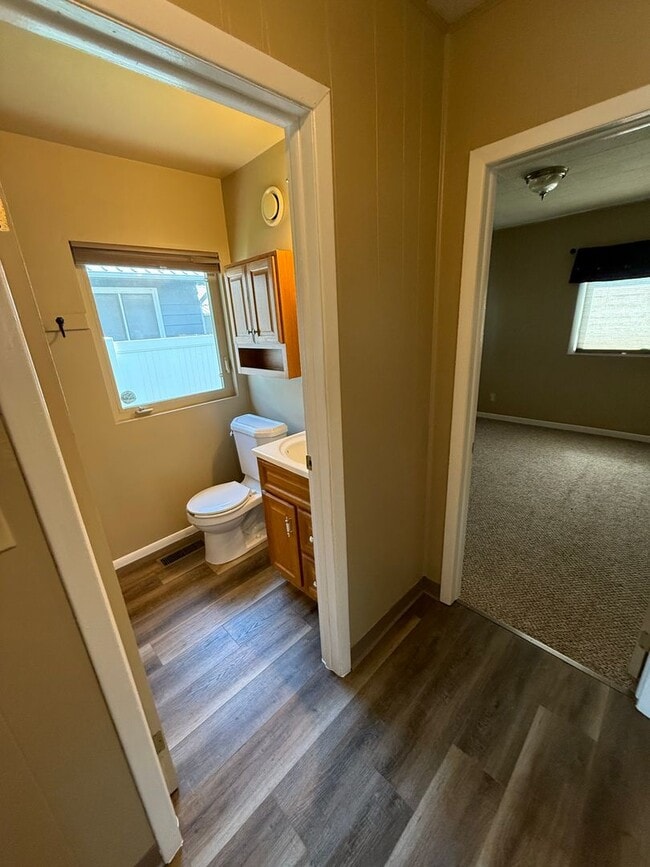 Photo - 532 Parkhill Dr