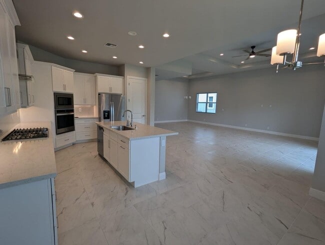 Building Photo - 9292 Crestview Cir