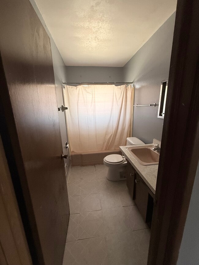 Photo - 8043 W Appleton Ave Unidad 4