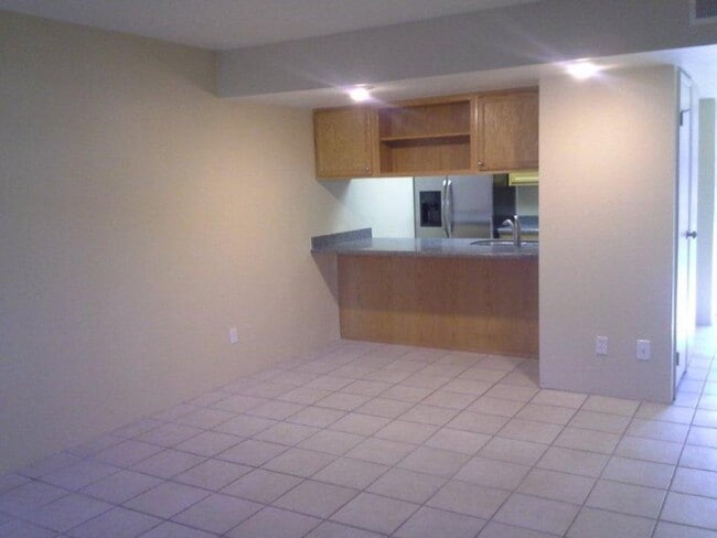 Building Photo - N 68th St Unit 116