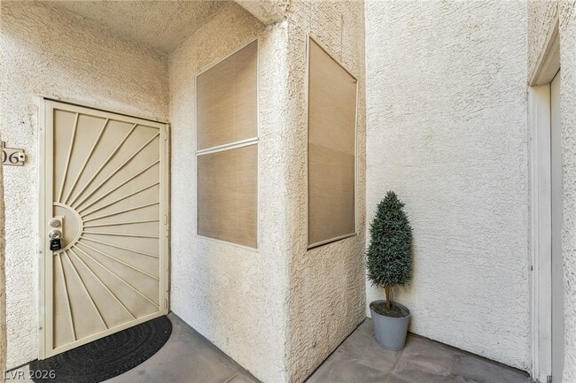 1405 S Nellis Blvd