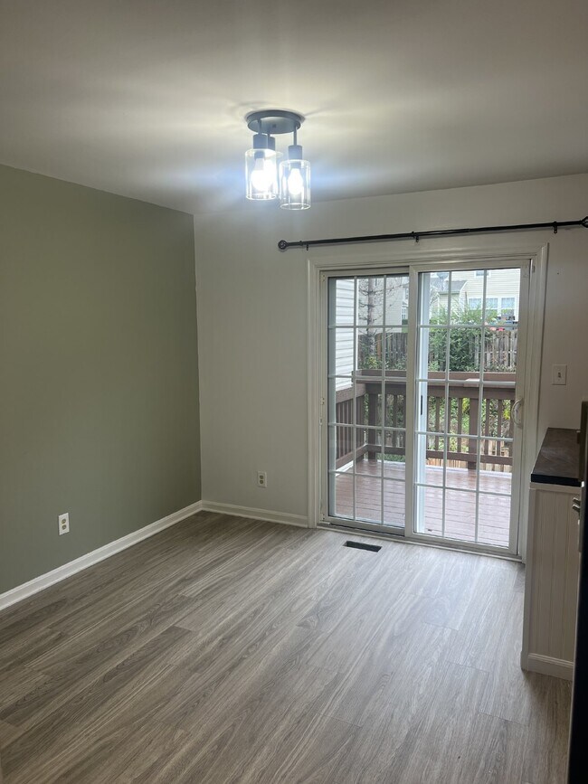 Bright & Spacious EndUnit Townhome in Des... Fredericksburg, VA