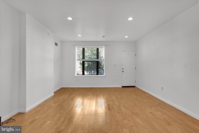 Photo - 2215 S Hicks St