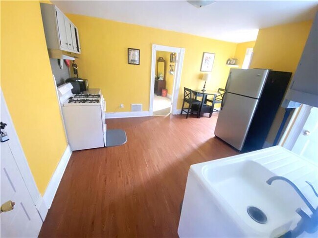 Photo - 216 Jacquette St