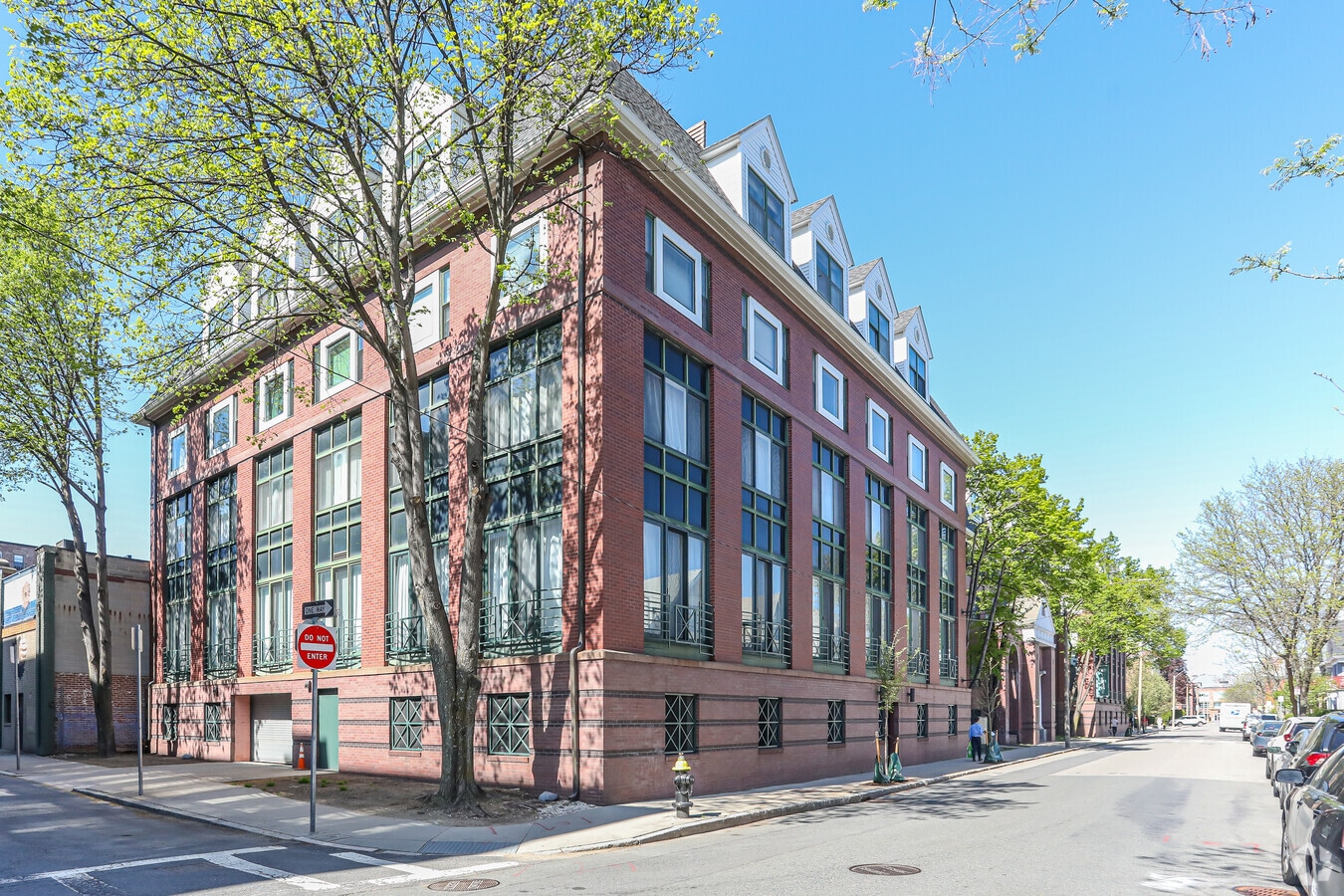 59 Brainerd Rd - The Vicomte