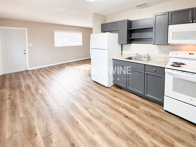 Photo - 2002 Fairbanks St