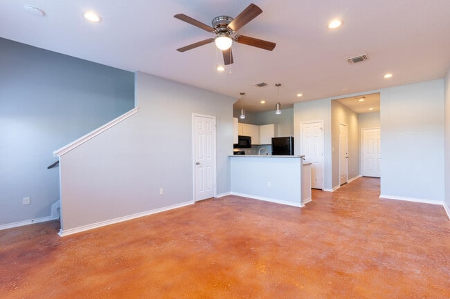6918 Crestway Dr Unidad 2