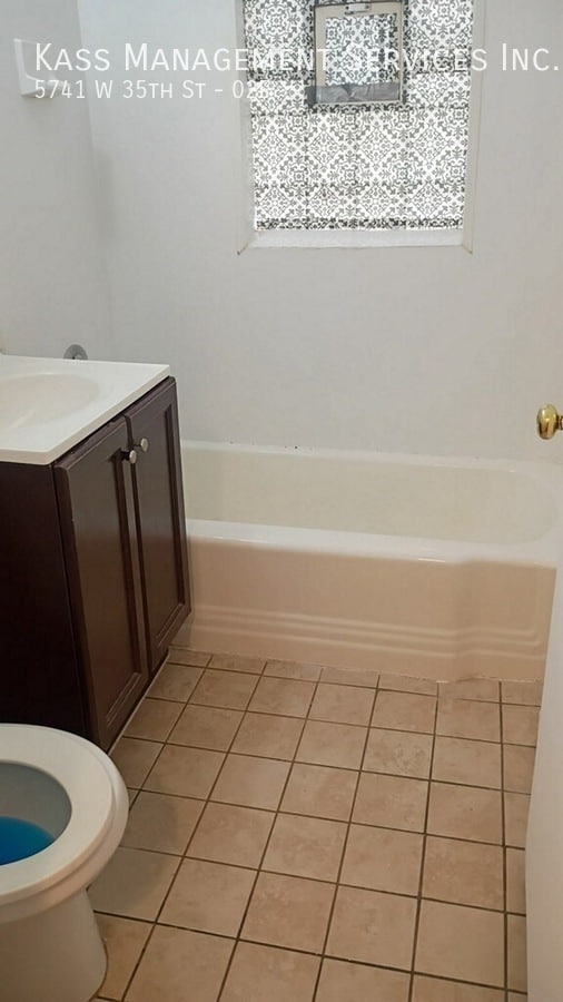 Building Photo - 5741 W 35th St Unit 02F