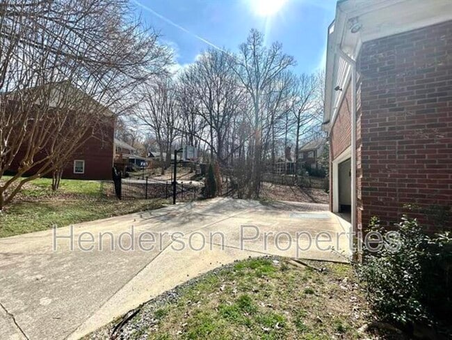 Photo - 332 Walnut Point Dr