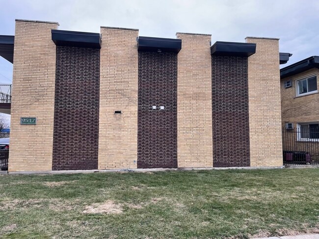 Photo - 9517 Mansfield Ave