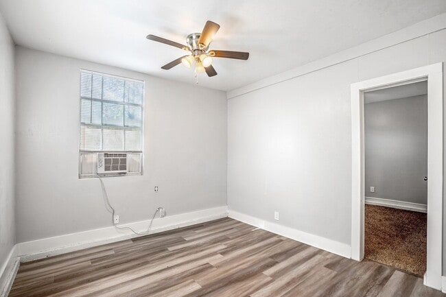 Photo - 8209 Bangle St