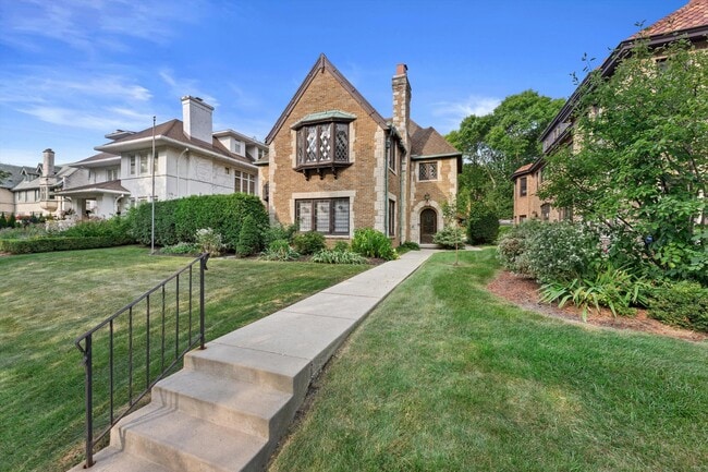 Photo - 2835 N Lake Dr