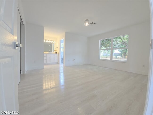 Photo - 687 Grove Dr