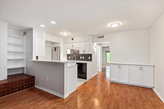 Photo - 505 W 7th St Unit 313