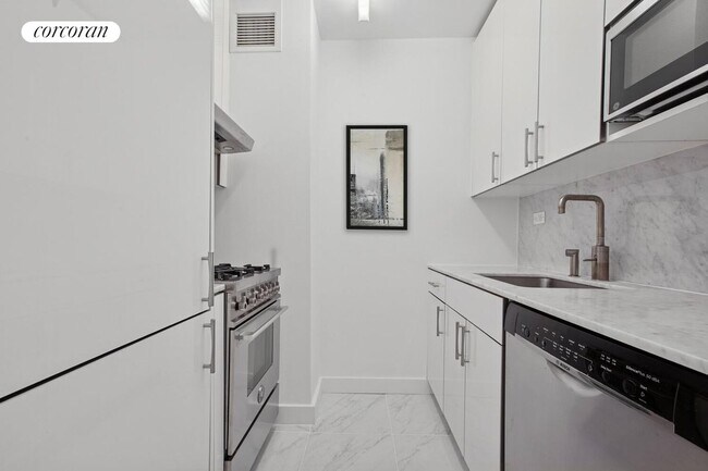 Photo - 322 W 57th St