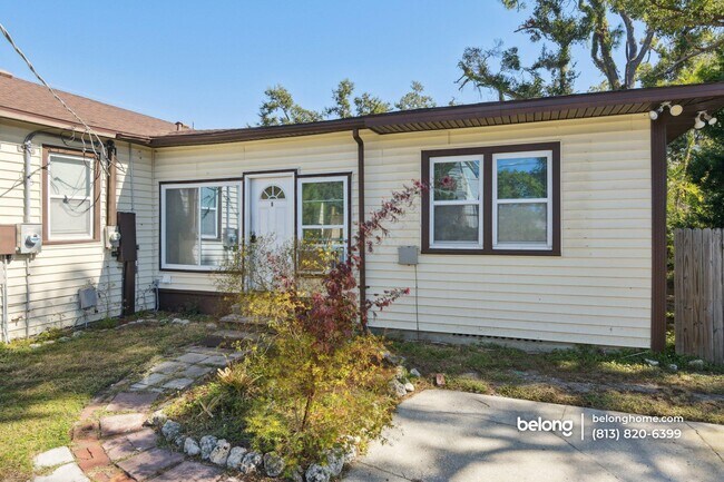 Photo - 1919 12th Ave W