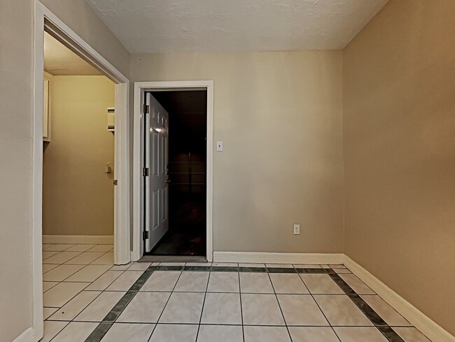 Building Photo - 9922 Appleridge Dr