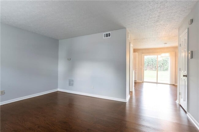 Photo - 1441 Springleaf Cir SE