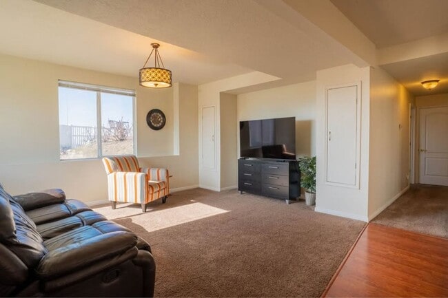 Photo - 1912 Oregon Ave Unidad Lower Residence