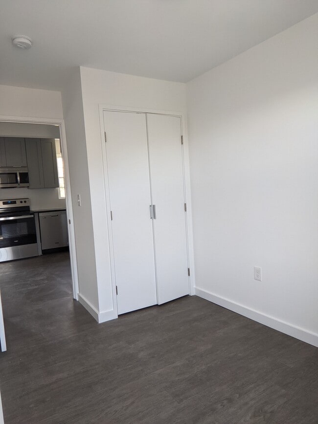 Photo - 113 Wayne Pl SE