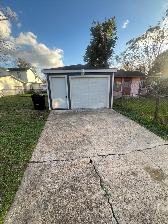 Photo - 230 Burress St