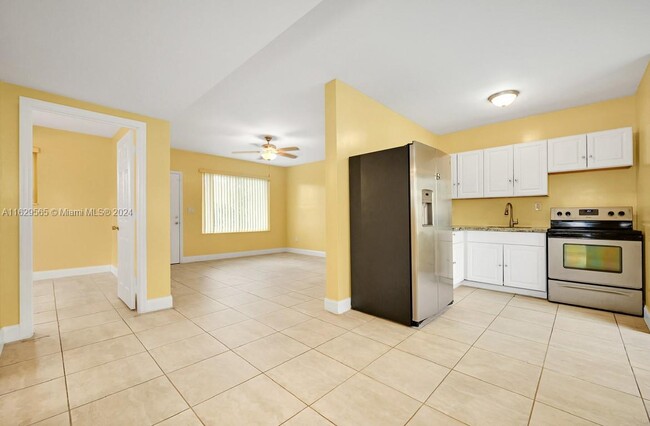 Photo - 14 NW 169th St Condominio Unidad 1