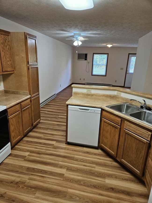 Photo - 879 Lewis St