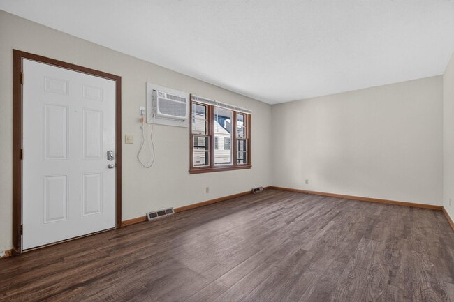 Photo - 1009 E Walnut St Unit 4