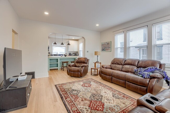 Photo - 3820 Chicago St