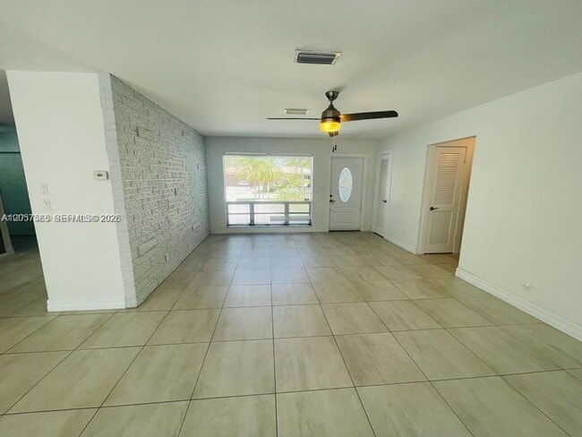 Photo - 1900 NE 41st St