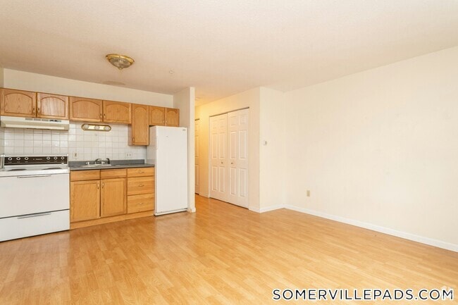 Building Photo - 162 Summer St Rental
