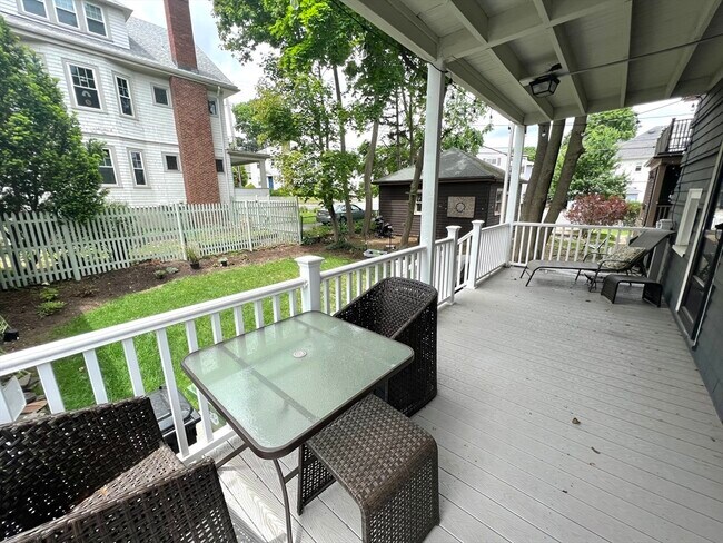 Photo - 330 School St