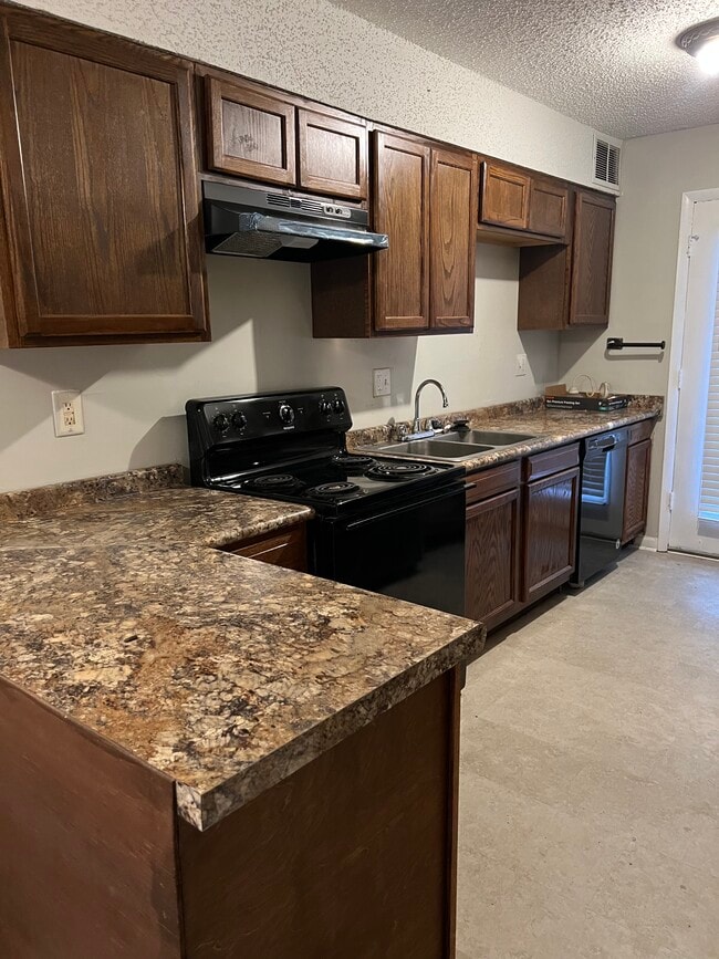 Photo - 537 Hickory Hill Dr