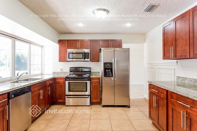 Photo - 8830 Johnson St