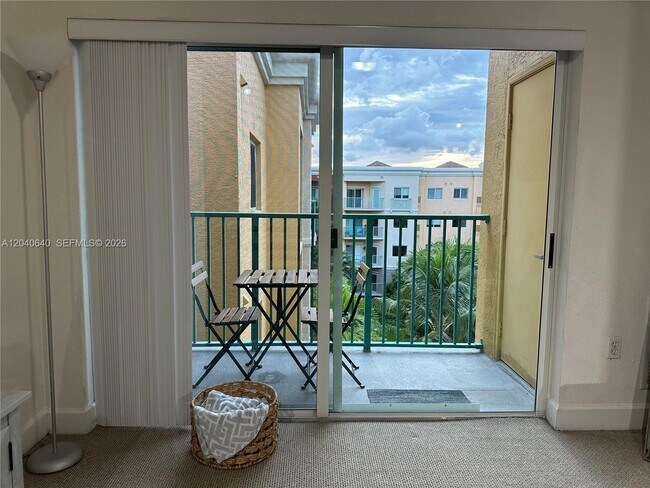 Photo - 6001 SW 70th St Unidad 621