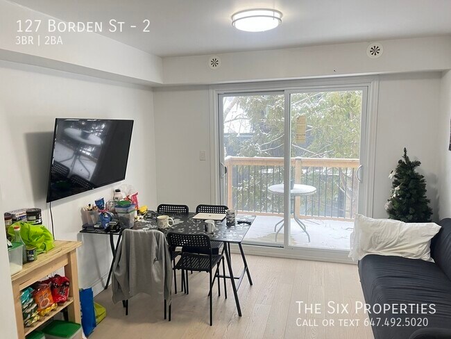 Photo - 3 Bed 1.5 Bath Newly Renovated Upper Level Apartment Near UoFT Unité 2