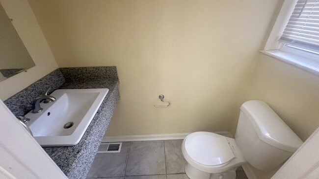 Photo - 6231 Lansdowne Ave