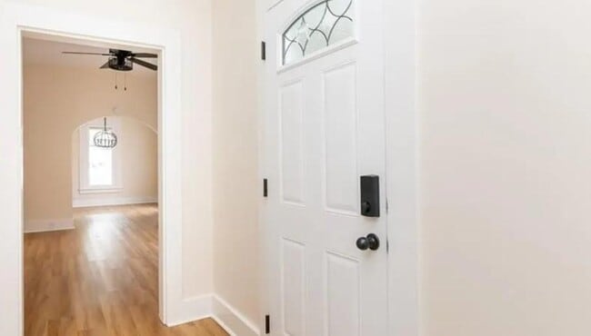 Photo - 1401 E Oak St