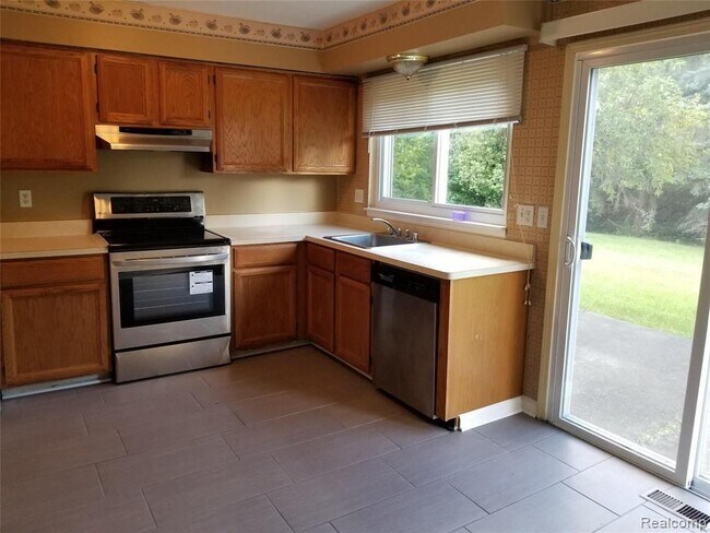 Photo - 1887 Fleetwood Dr