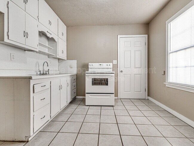 Photo - 4001 N Rockwell Ave