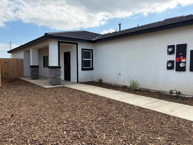 Building Photo - 6007 Cougar Trl Unit A